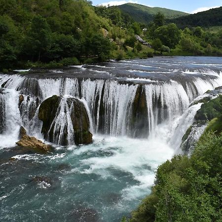 Rooms Vuksa Donji Lapac Kültér fotó