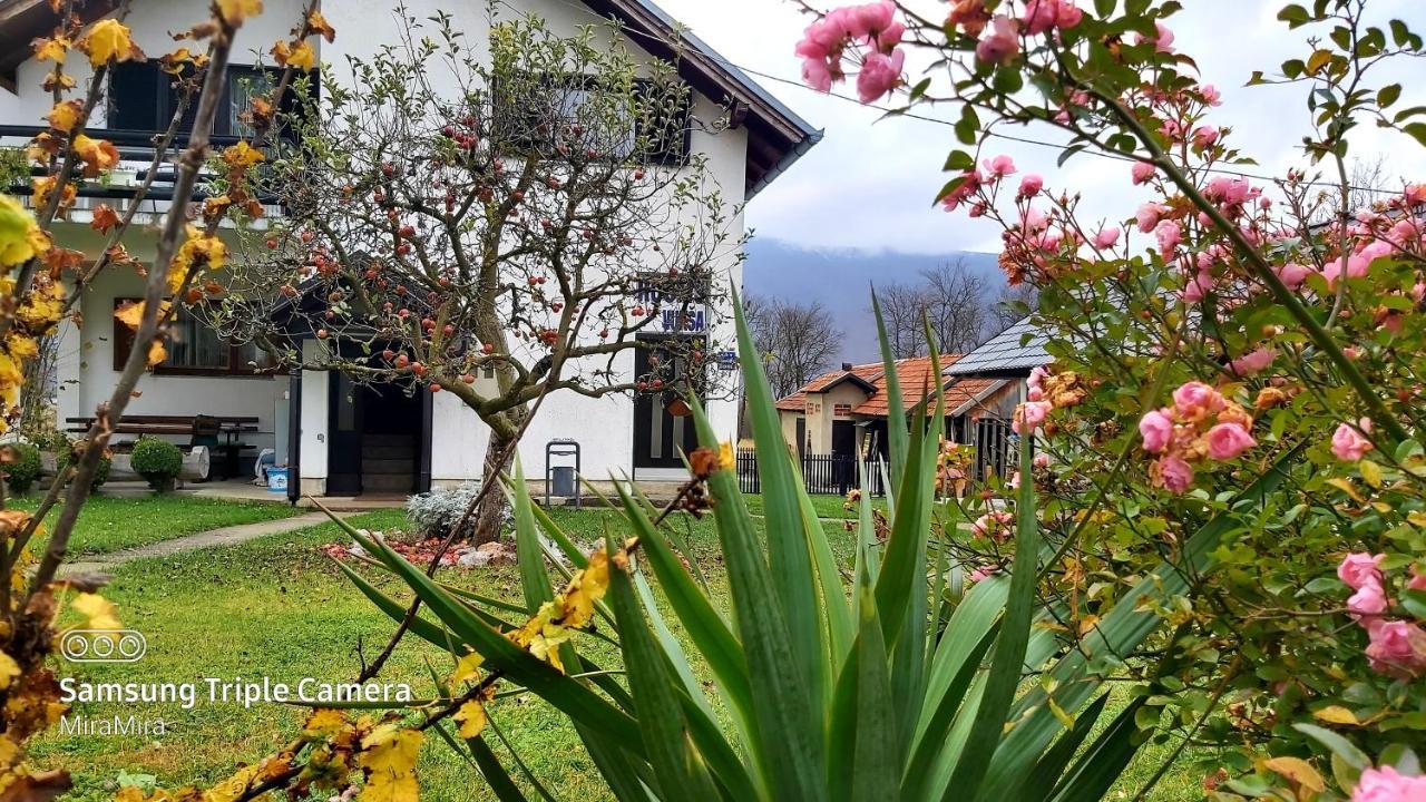 Rooms Vuksa Donji Lapac Kültér fotó