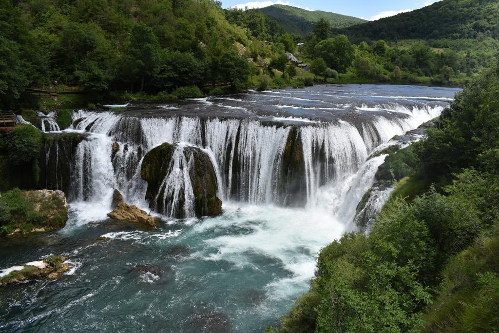 Rooms Vuksa Donji Lapac Kültér fotó